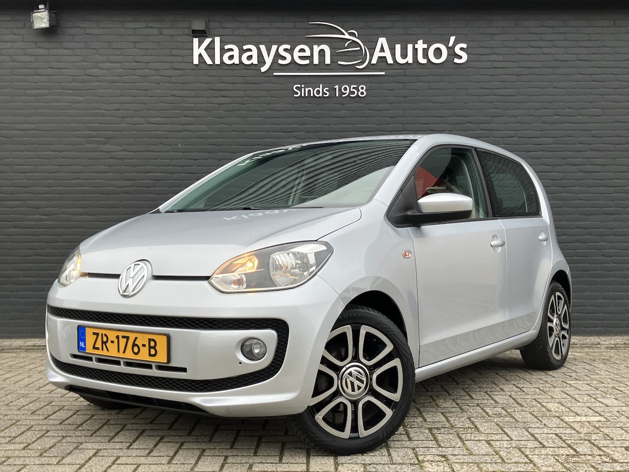 Volkswagen Up! - 1.0 High up! BlueMotion | airco | navigatie | leder interieur | bluetooth | sportstuur | p - AutoWereld.nl