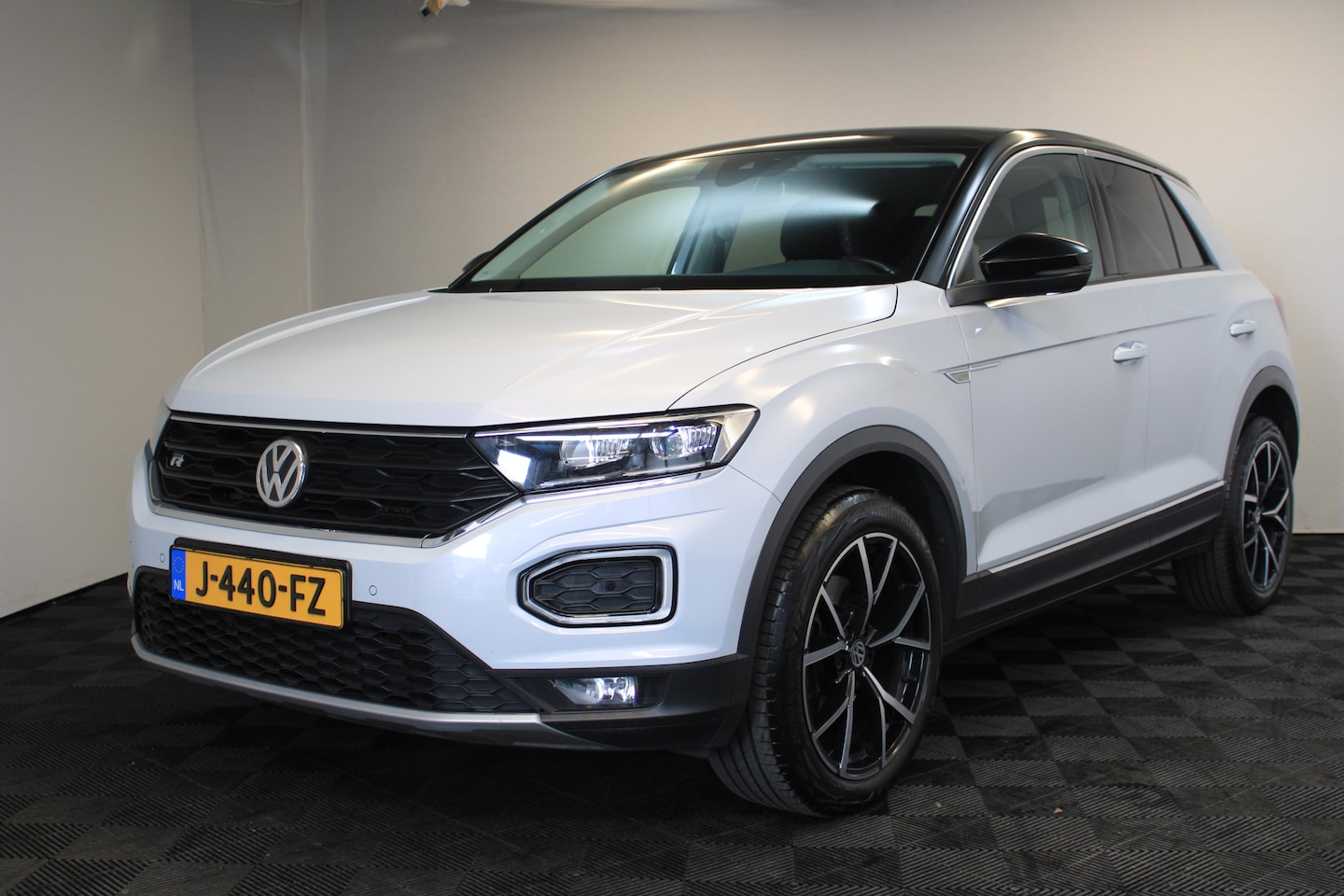 Volkswagen T-Roc - 1.5 TSI Sport | R-Line | Camera | Navi | - AutoWereld.nl