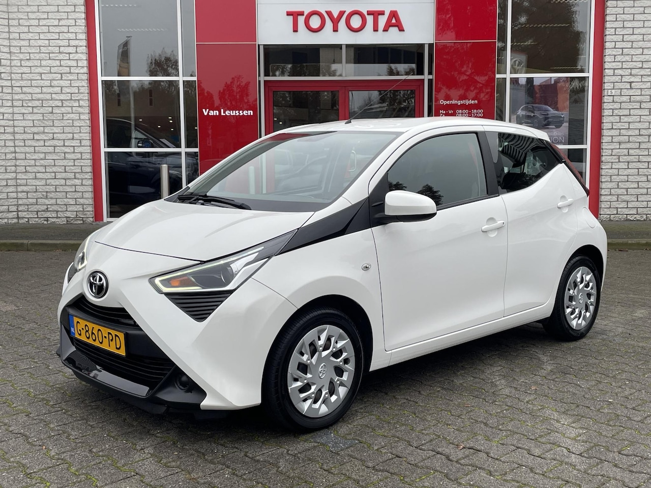 Toyota Aygo X - X-PLAY LIMITED APPLE/ANDROID AIRCO CAMERA BLUETOOTH ELEK-RAMEN NL-AUTO - AutoWereld.nl