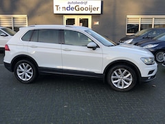 Volkswagen Tiguan - 2.0 TSi DSG 190 PK 4Motion Highline | EL. TREKHAAK | STANDKACHEL | CAMERA |