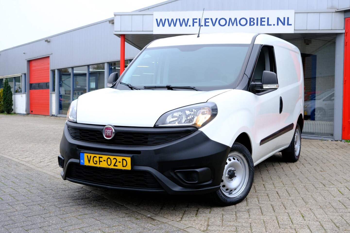 Fiat Doblò Cargo - 1.6 MJ L1H1 3-pers Navi|Airco|DAB - AutoWereld.nl