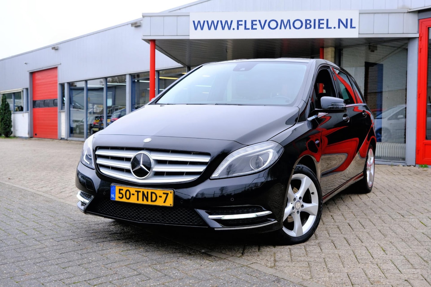 Mercedes-Benz B-klasse - 180 Ambition Aut. Xenon|Airco|LMV|Lanewarn|PDC - AutoWereld.nl