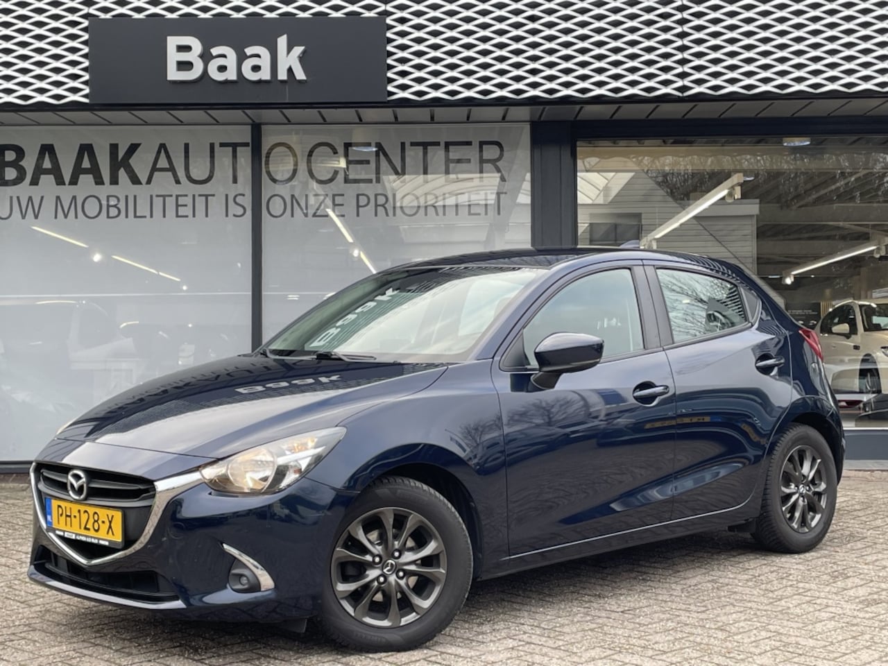 Mazda 2 - 1.5 Skyactiv-G Dynamic | Navi | Parkeersensoren - AutoWereld.nl