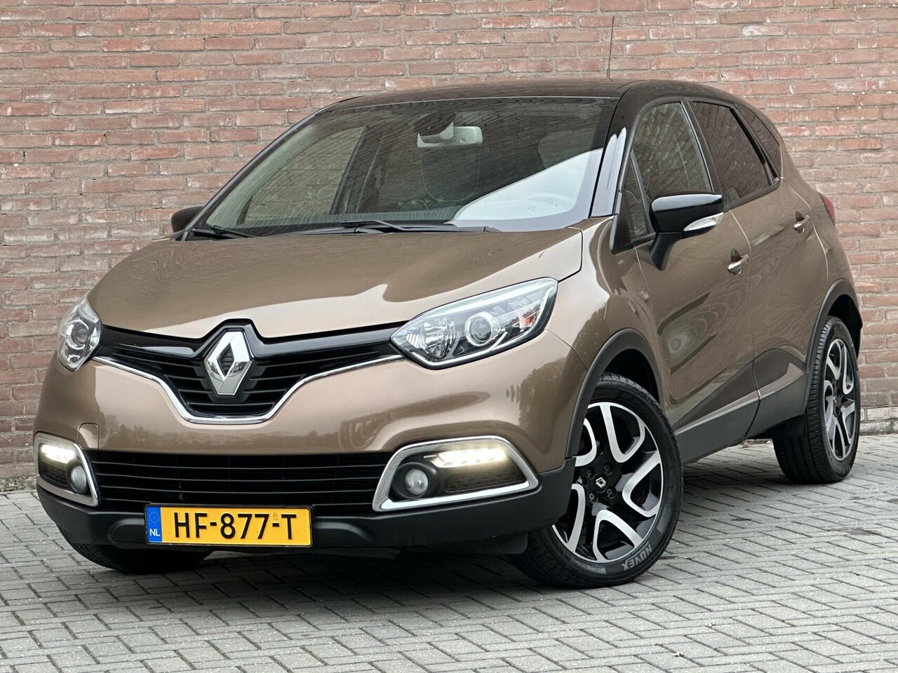 Renault Captur - 0.9 TCE Barista 2e Eigenaar - Leder - Navi - Camera - Stoelverwarming - AutoWereld.nl