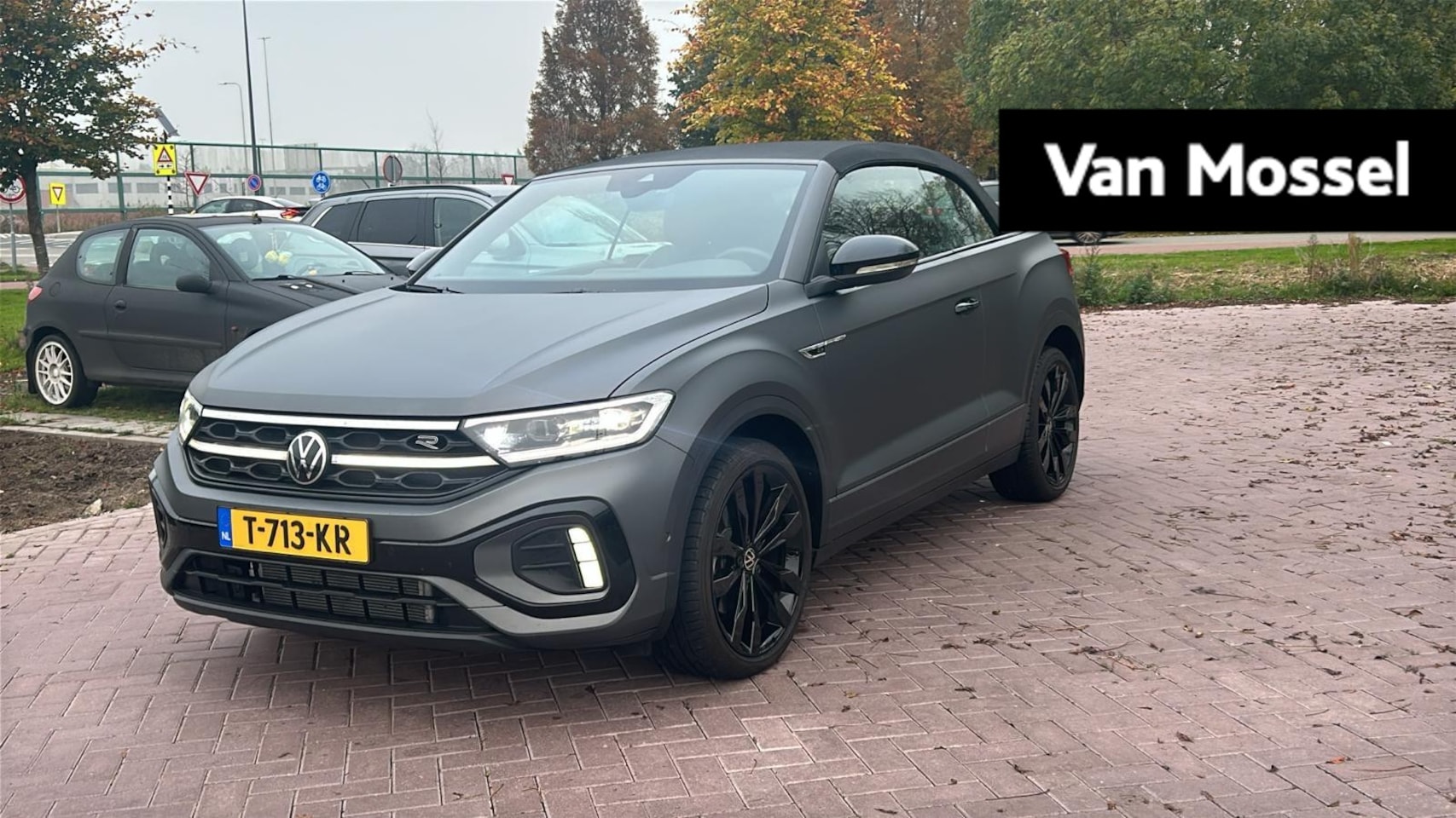 Volkswagen T-Roc Cabrio - 1.5 TSI R-Line Edition Grey 150 PK DSG | Automaat | Indium Gray Matte Special | Apple Carp - AutoWereld.nl