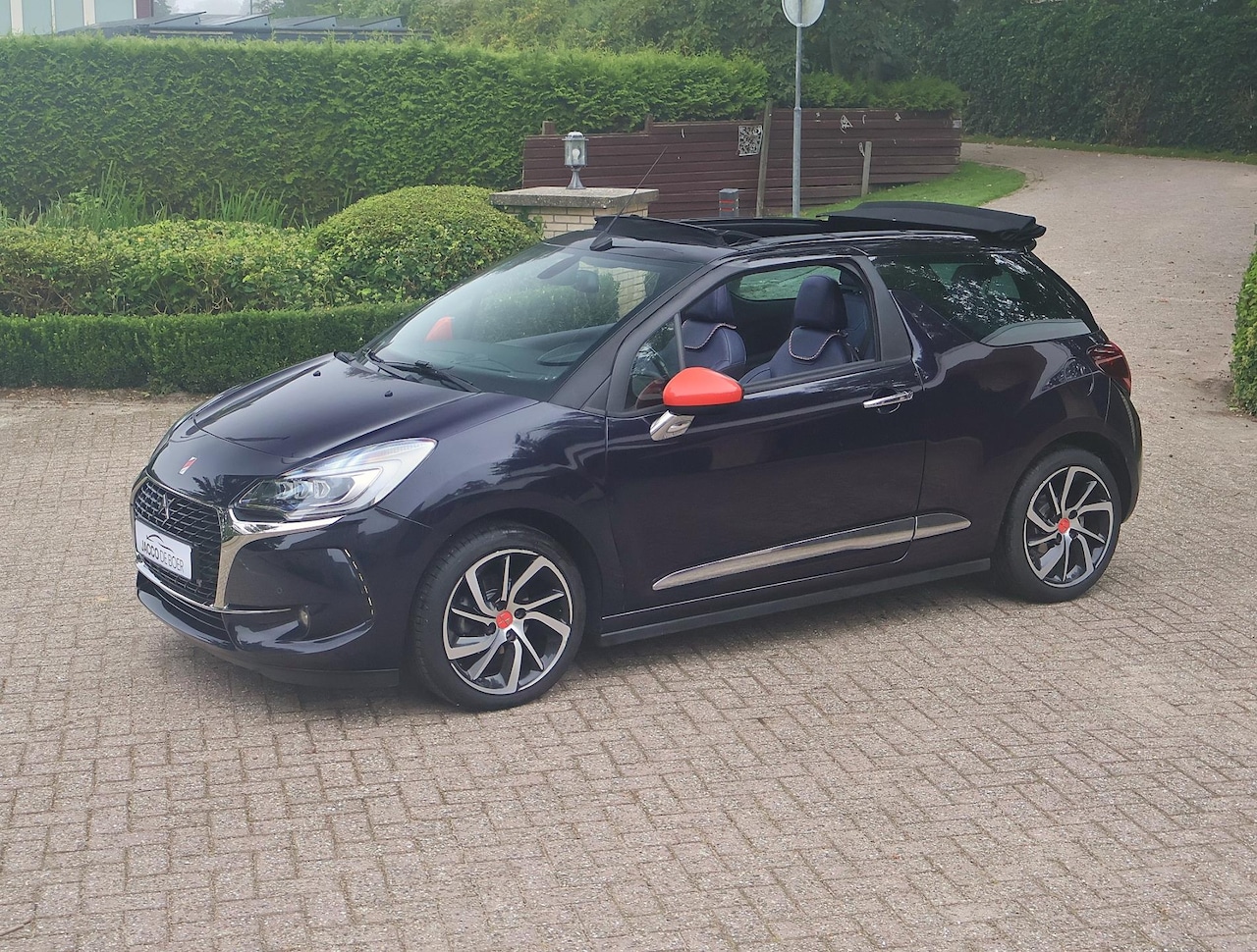 Citroën DS3 Cabrio - 1.2 110pk Automaat Ines de la Fressange - AutoWereld.nl