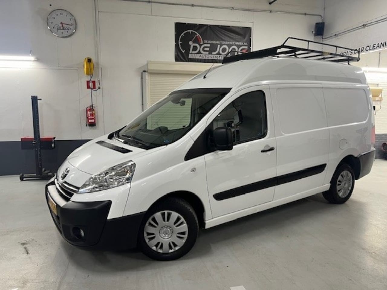 Toyota ProAce - 2.0D L2H2 Aspiration 2.0D L2H2 ASPIRATION, AIRCO, SCHUIFDEUR, Cruise CTRL, Trekhaak - AutoWereld.nl