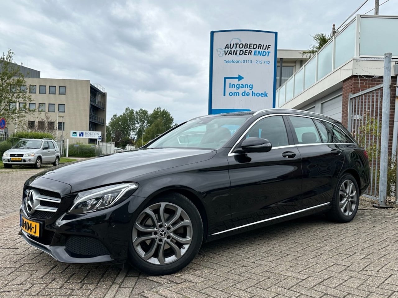 Mercedes-Benz C-klasse - Business Solution  PANO  Trekhaak  Comand  LED  el. achterklep - AutoWereld.nl