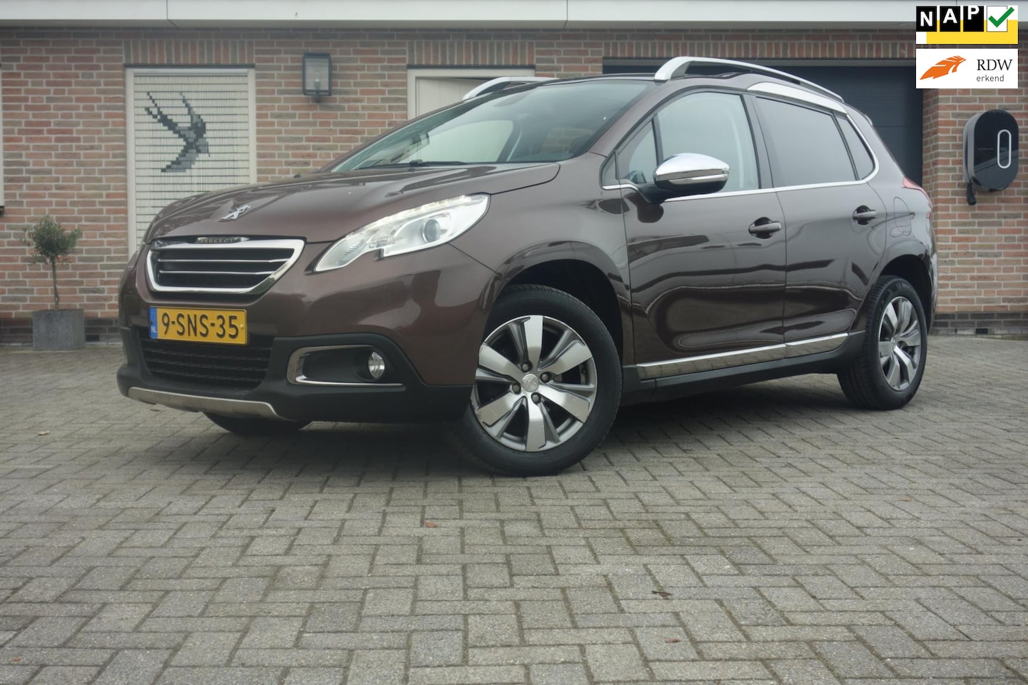 Peugeot 2008 - 1.2 VTi Allure Pack Premium Plus 1.2 VTi Allure Pack Premium Plus - AutoWereld.nl