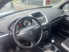 Peugeot 207 - 1.4-16V X-line