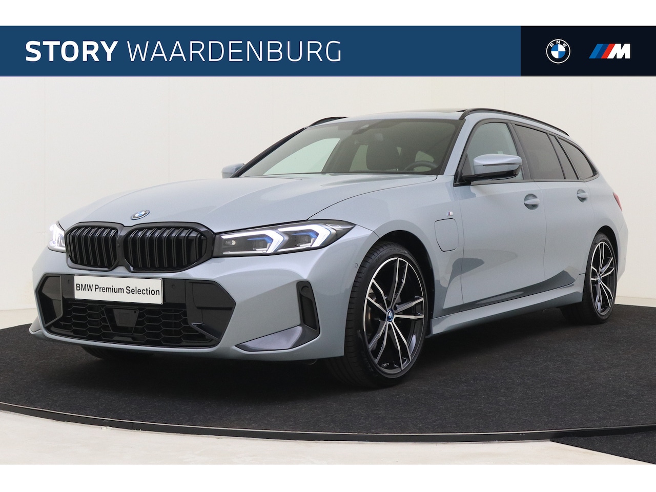 BMW 3-serie Touring - 330e High Executive M Sport Automaat / Panoramadak / Trekhaak / Sportstoelen / Stoelverwar - AutoWereld.nl