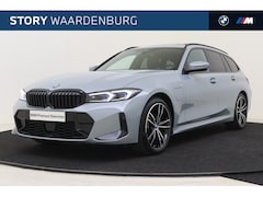 BMW 3-serie Touring - 330e High Executive M Sport Automaat / Panoramadak / Trekhaak / Sportstoelen / Stoelverwar