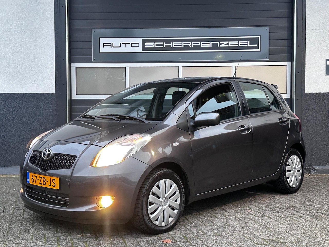 Toyota Yaris - 1.3 VVTi Sol I LEER I AIRCO I LUXE uitv. I NL auto - AutoWereld.nl