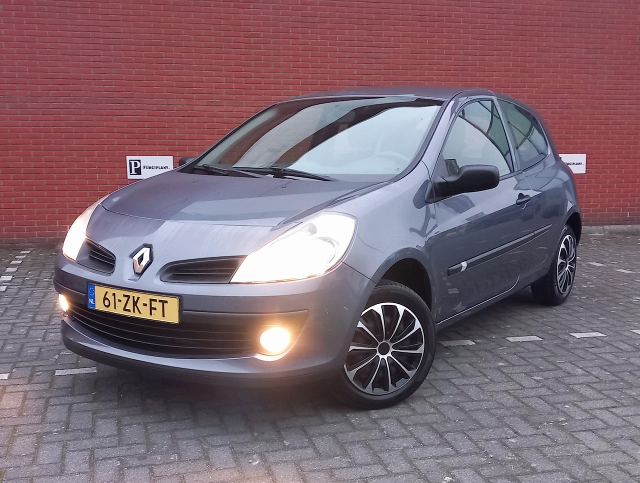 Renault Clio - Iii 1.2 16V 75 pk 3D Special Line Airco - AutoWereld.nl