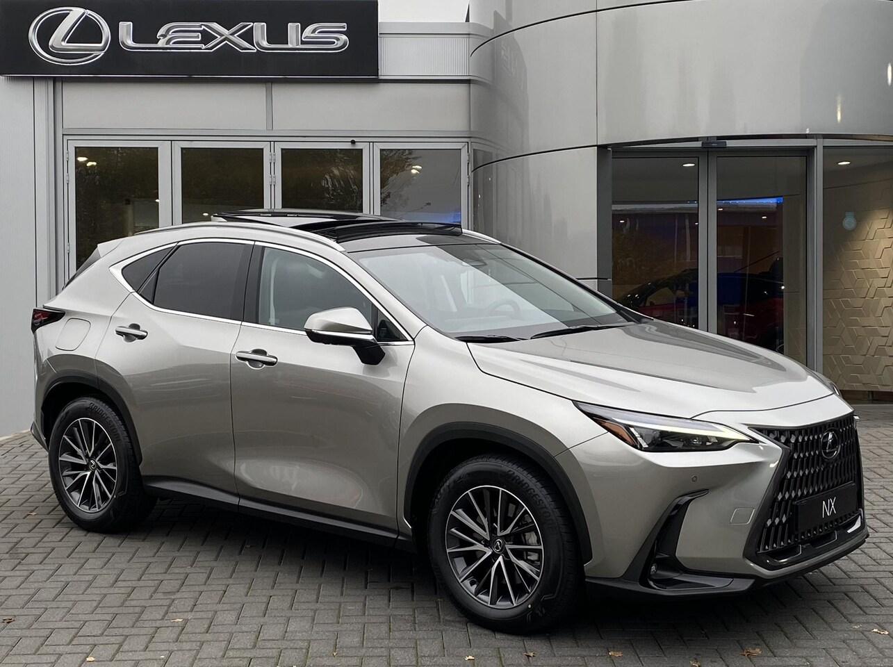 Lexus NX - 450h+ AWD Luxury Line PANODAK TREKHAAK 360CAMERA - AutoWereld.nl