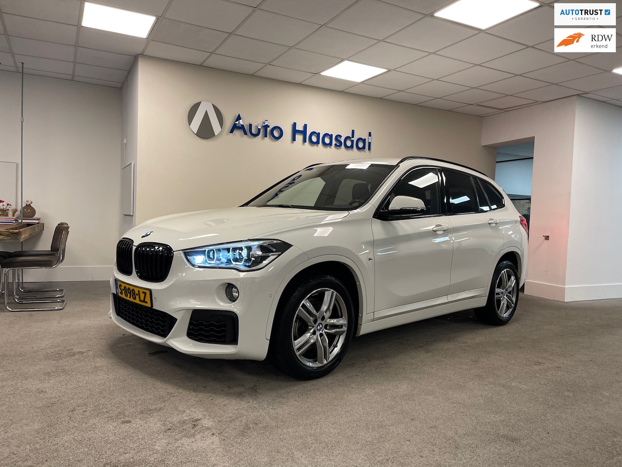 BMW X1 - SDrive18i High Executive|M-SPORT|AUTOMAAT|LED|TREKHAAK - AutoWereld.nl