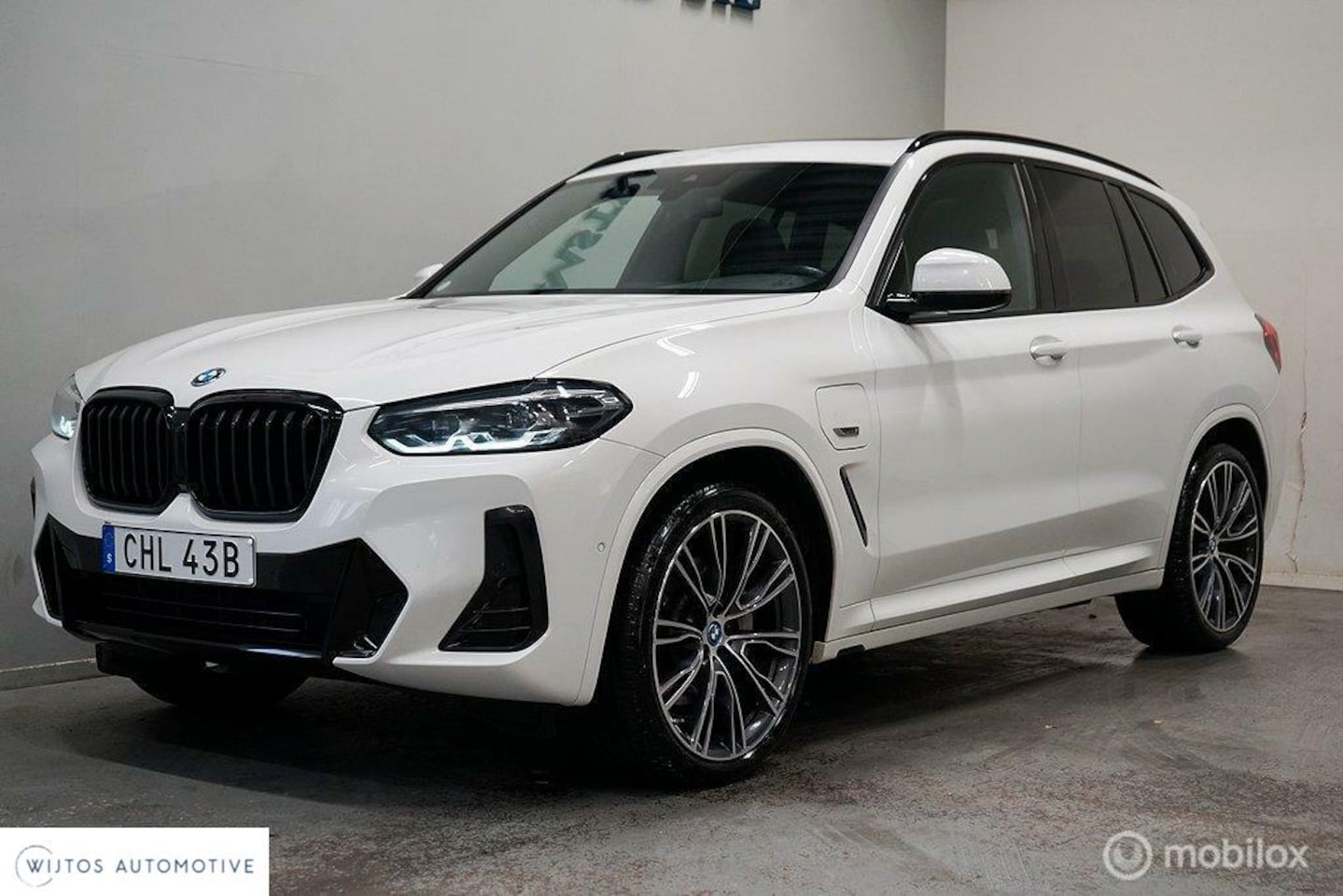 BMW X3 - xDrive30e 292 pk M-Sport, trekhaak, pano, shadow - AutoWereld.nl