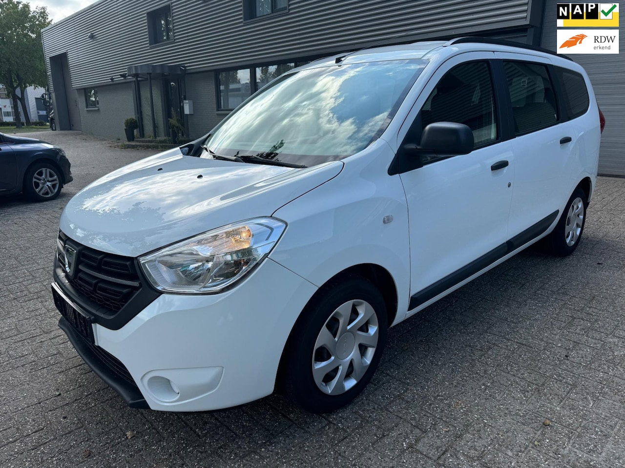 Dacia Lodgy - 1.2 Tce Lauréate 7persoons - AutoWereld.nl