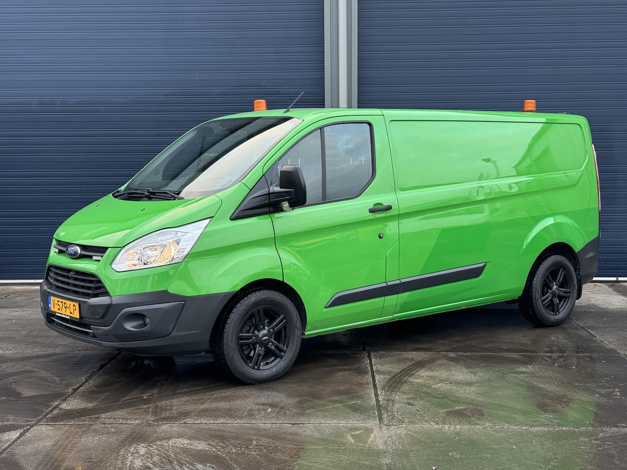 Ford Transit Custom - 290 2.0 TDCI L2H1 Trend AIRCO / CRUISE CONTROLE / EURO 6 / TREKHAAK / CAMERA - AutoWereld.nl