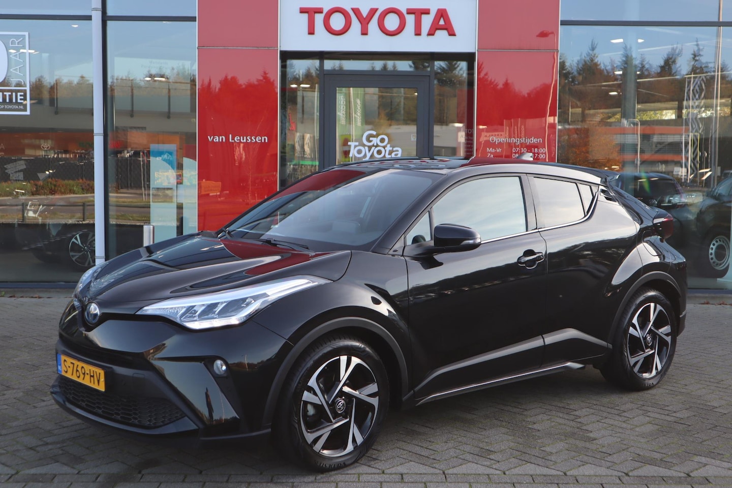 Toyota C-HR - 1.8 HYBRID STYLE APPLE/ANDROID BLIND-SPOT 18"LMV STOELVERW PARK-SENSOREN NL-AUTO - AutoWereld.nl