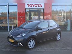 Toyota Aygo X - X-PLAY 5-DEURS AIRCO CAMERA EL-RAMEN BLUETOOTH NL-AUTO LED-DAGRIJ