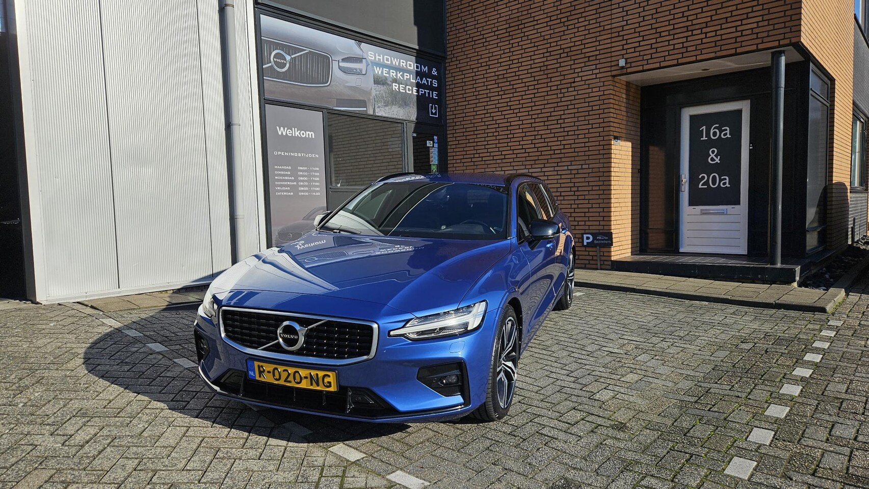 Volvo V60 - 2.0 D4 Momentum Pro 2.0 D4 Momentum Pro - AutoWereld.nl