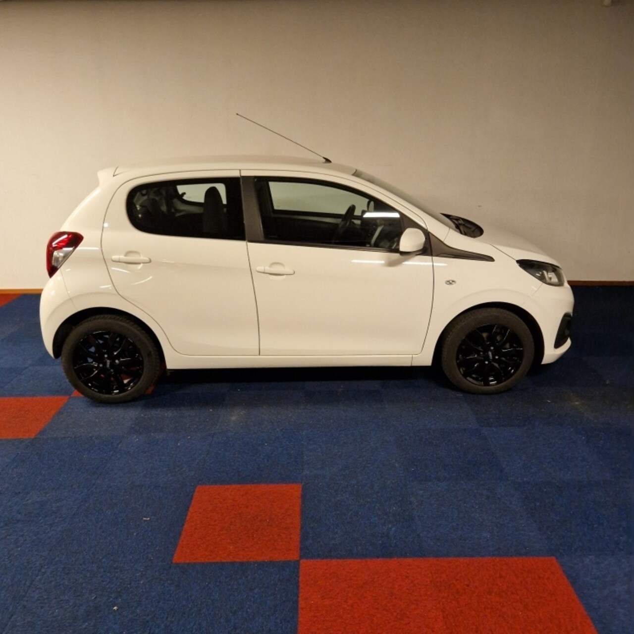 Peugeot 108 - 1.0 VTi Active 1.0 VTi Active - AutoWereld.nl