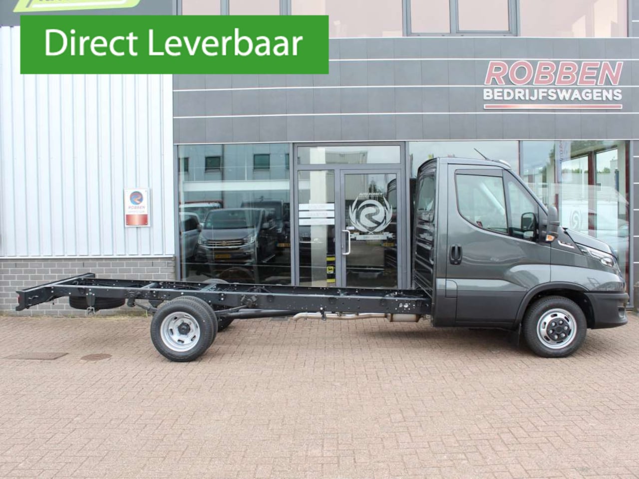 Iveco Daily - 35C18HA8 3.0 410 Chassis Cabine Aut. Grijs Nieuw - AutoWereld.nl