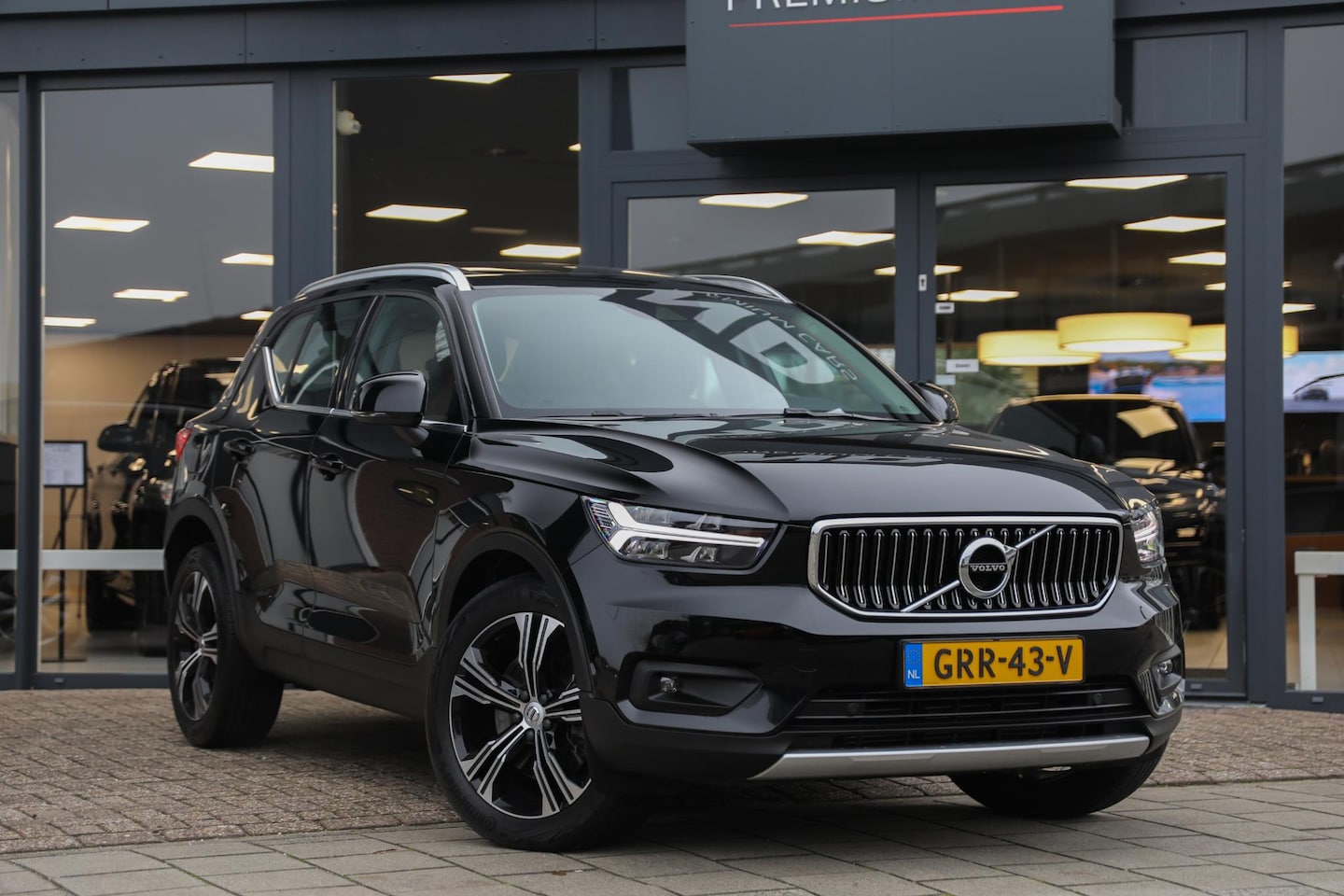 Volvo XC40 - 1.5 T4 Recharge Inscription | Schuif- opendak | Cruise Adaptief | Leer - AutoWereld.nl