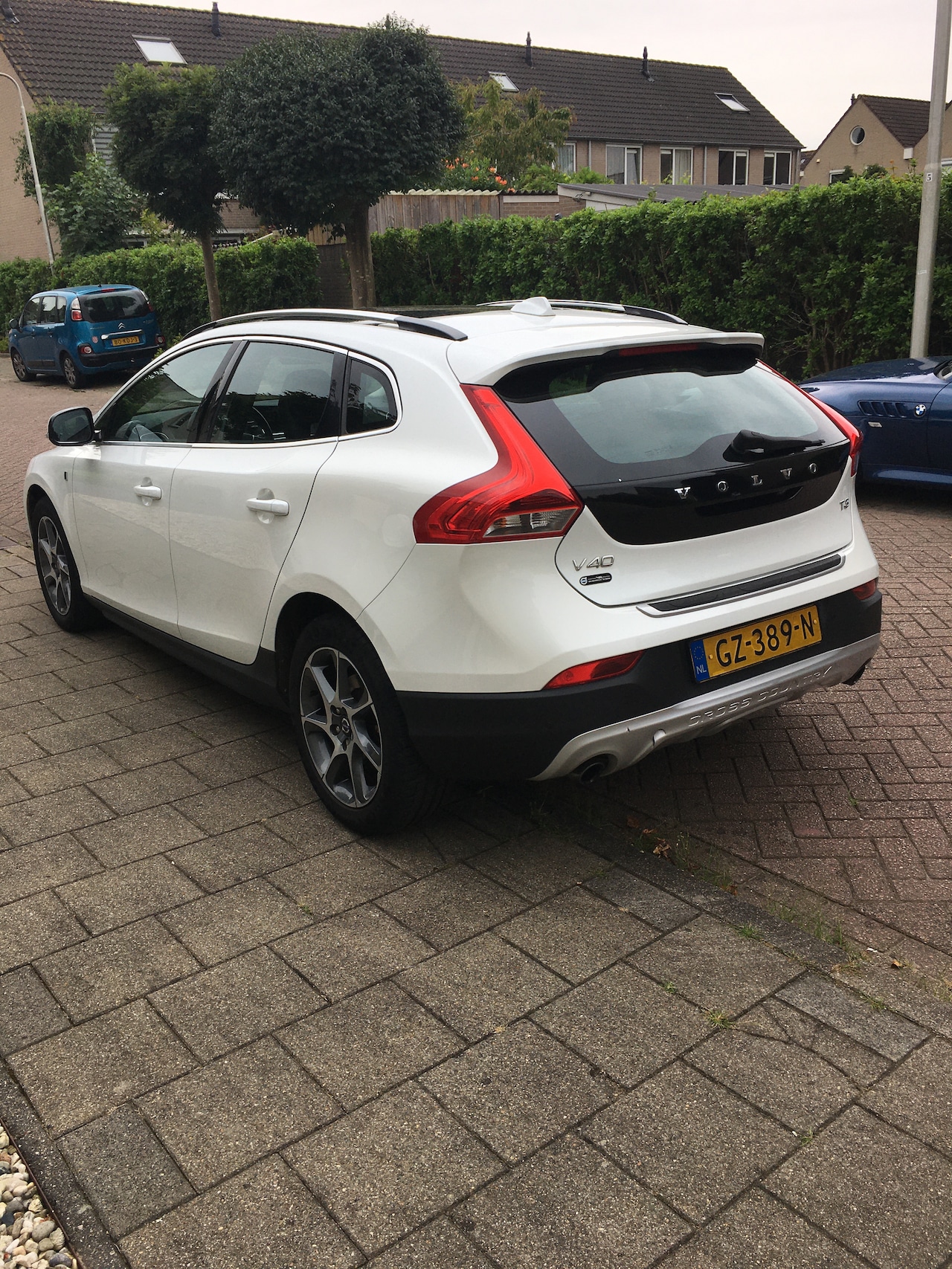 Volvo V40 Cross Country - 1.5 T3 Ocean Race Bijna fulltime options - AutoWereld.nl