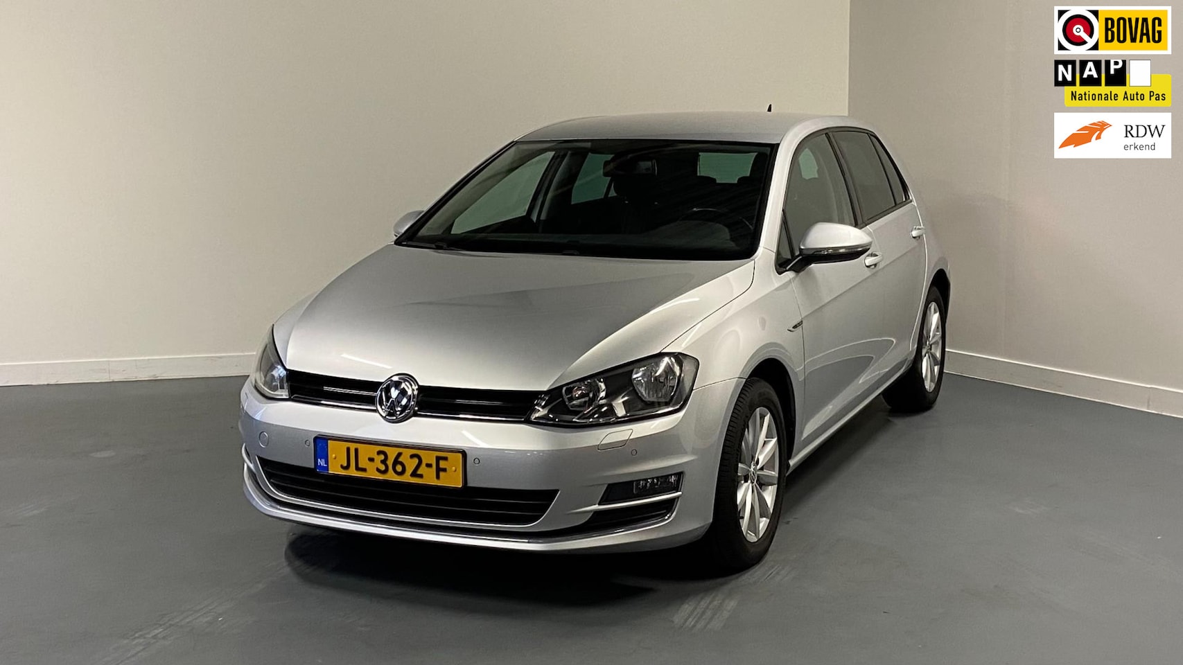 Volkswagen Golf - 1.2 TSI Business Edition R Connected | PARKEERSEN. | NAVI | STOELVERWARM. | TREKHAAK | - AutoWereld.nl