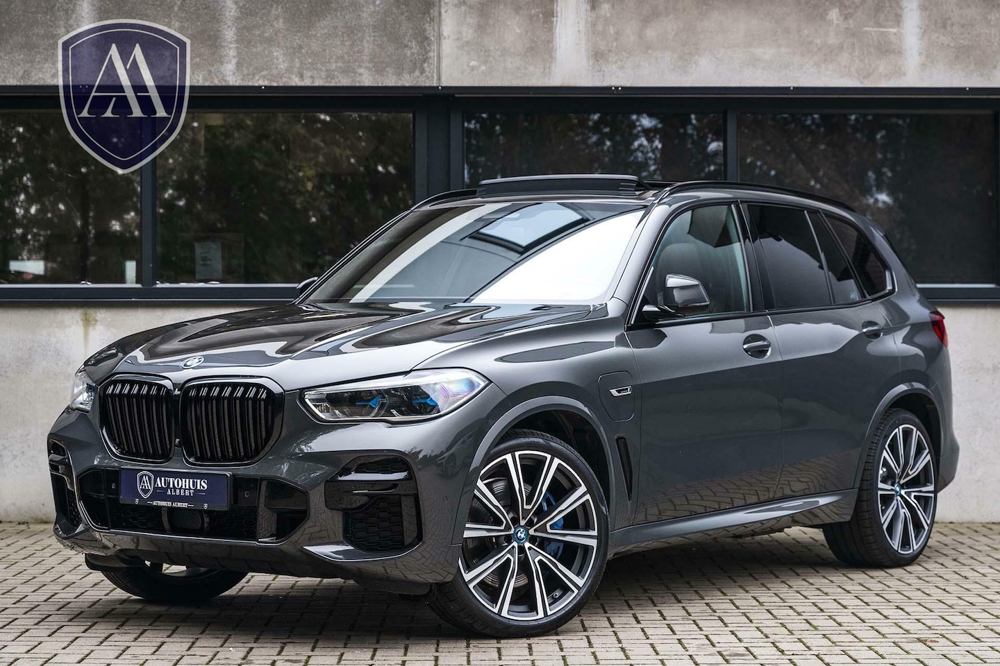 BMW X5 - xDrive45e M-Sport B&W Dravitgrau 22’ ACC 360c Merino - AutoWereld.nl