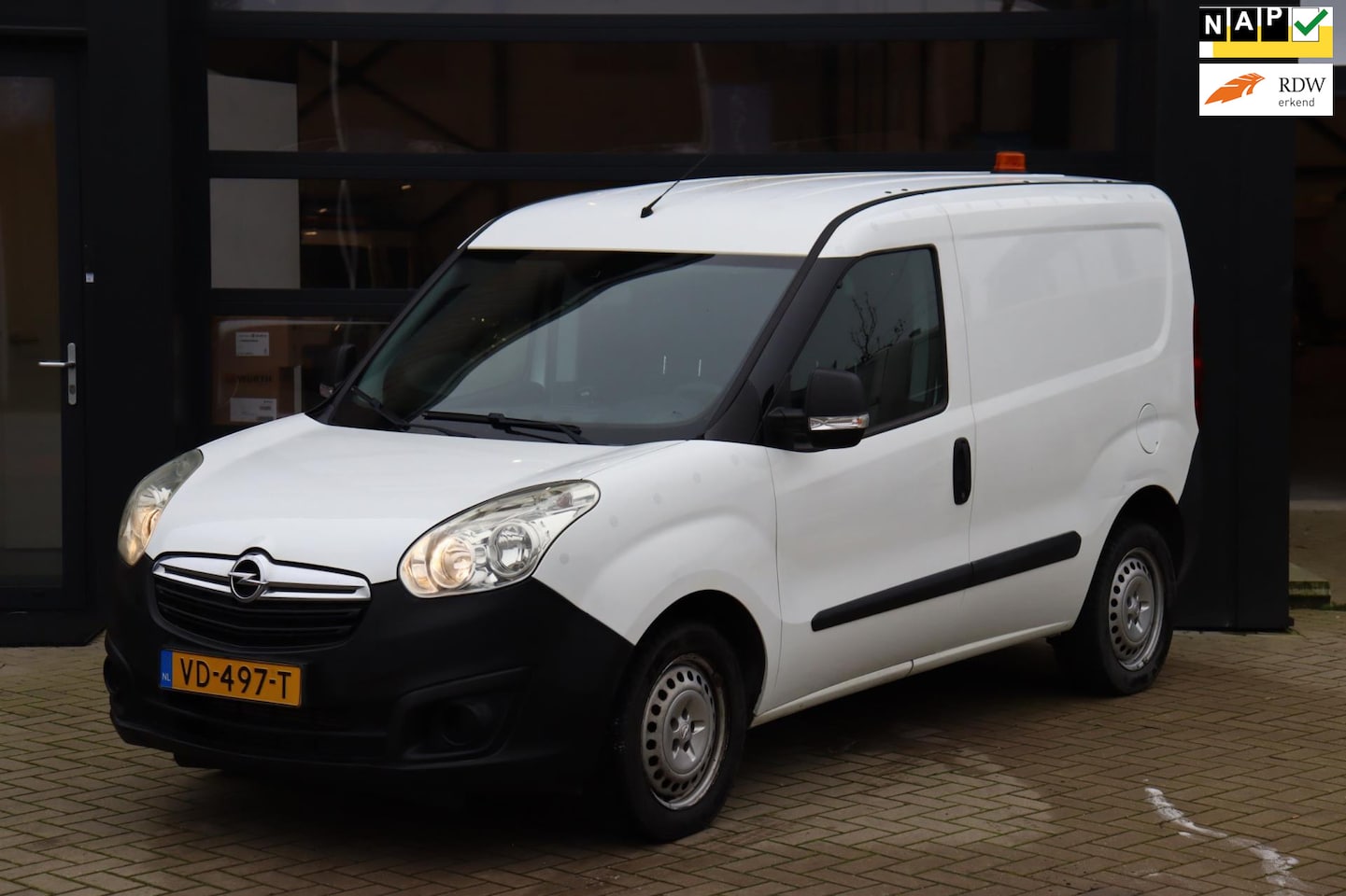 Opel Combo - 1.4 CNG L1H1 ecoFLEX | NAP | Ex Gemeente Voertuig | Airco | Zijschuifdeur - AutoWereld.nl