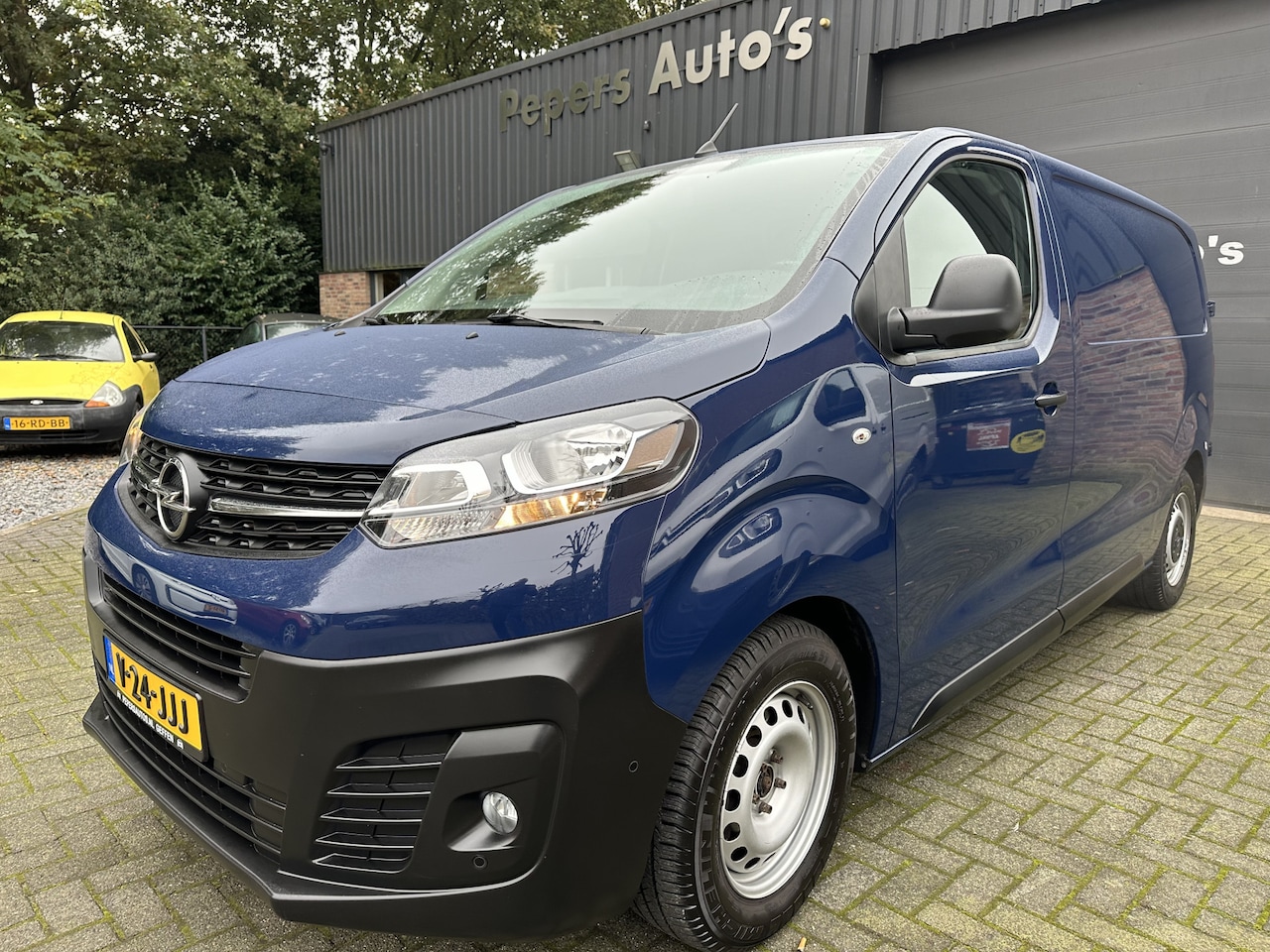 Opel Vivaro - 2.0 CDTI L2H1 Selection Airco .Navi .stoel verwarming . evtw  Winter set . Laden kast acht - AutoWereld.nl