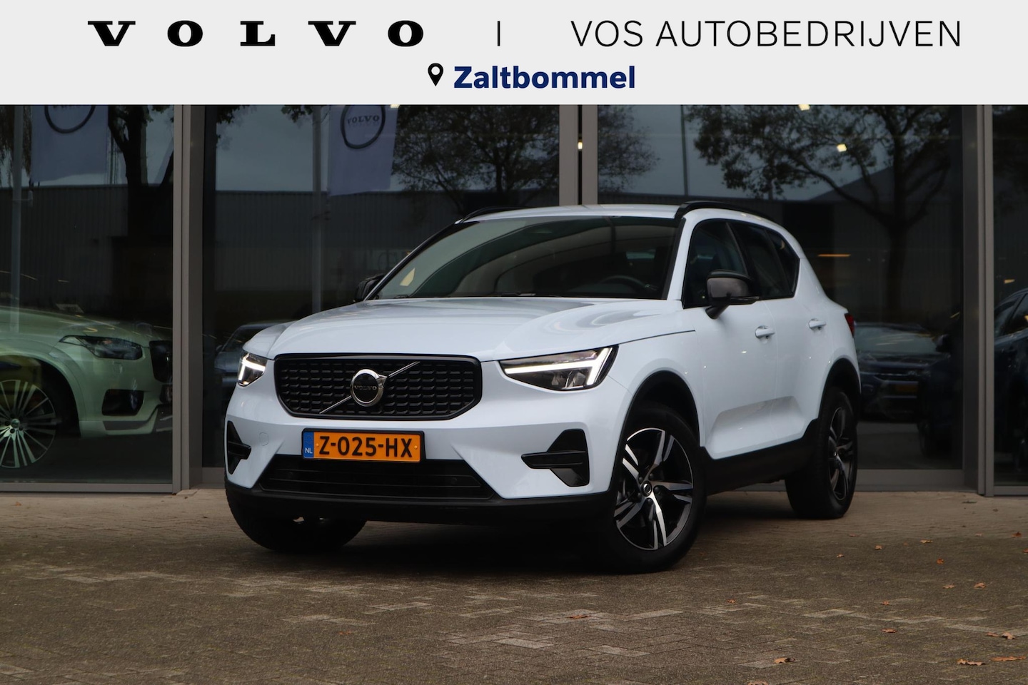 Volvo XC40 - 2.0 B4 Plus Dark | Verwarmbare voorstoelen| Verwarmbare voorruit| Stuurwielverwarming| Key - AutoWereld.nl