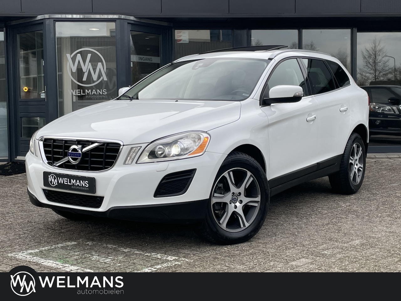 Volvo XC60 - 3.0 T6 AWD Summum Pano l Trekhaak l Sensus Navigatie - AutoWereld.nl