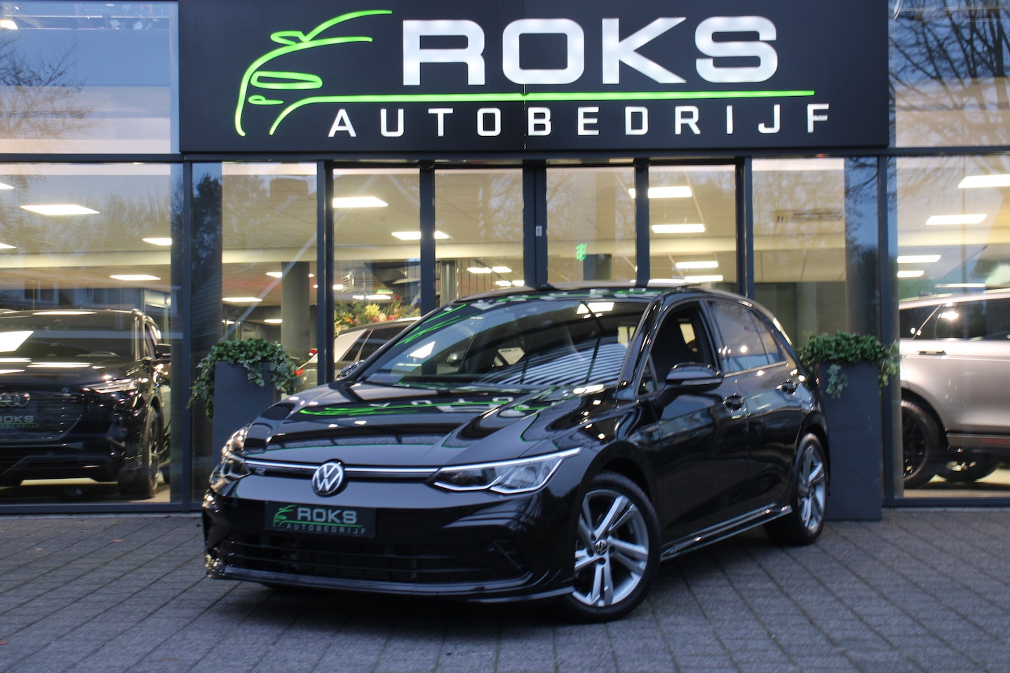 Volkswagen Golf - 1.5 eTSI R-Line Business Navi/Pdc/Virtual/Sfeerverlichting/Panoramadak/H-leder/18Inch - AutoWereld.nl