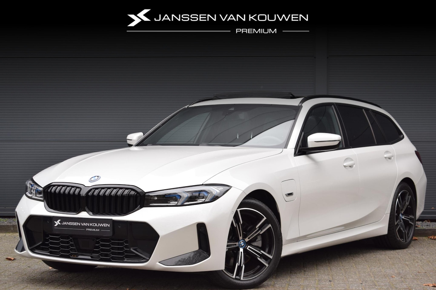 BMW 3-serie Touring - 320e / Panoramadak / M-Sport / Apple Carplay - AutoWereld.nl