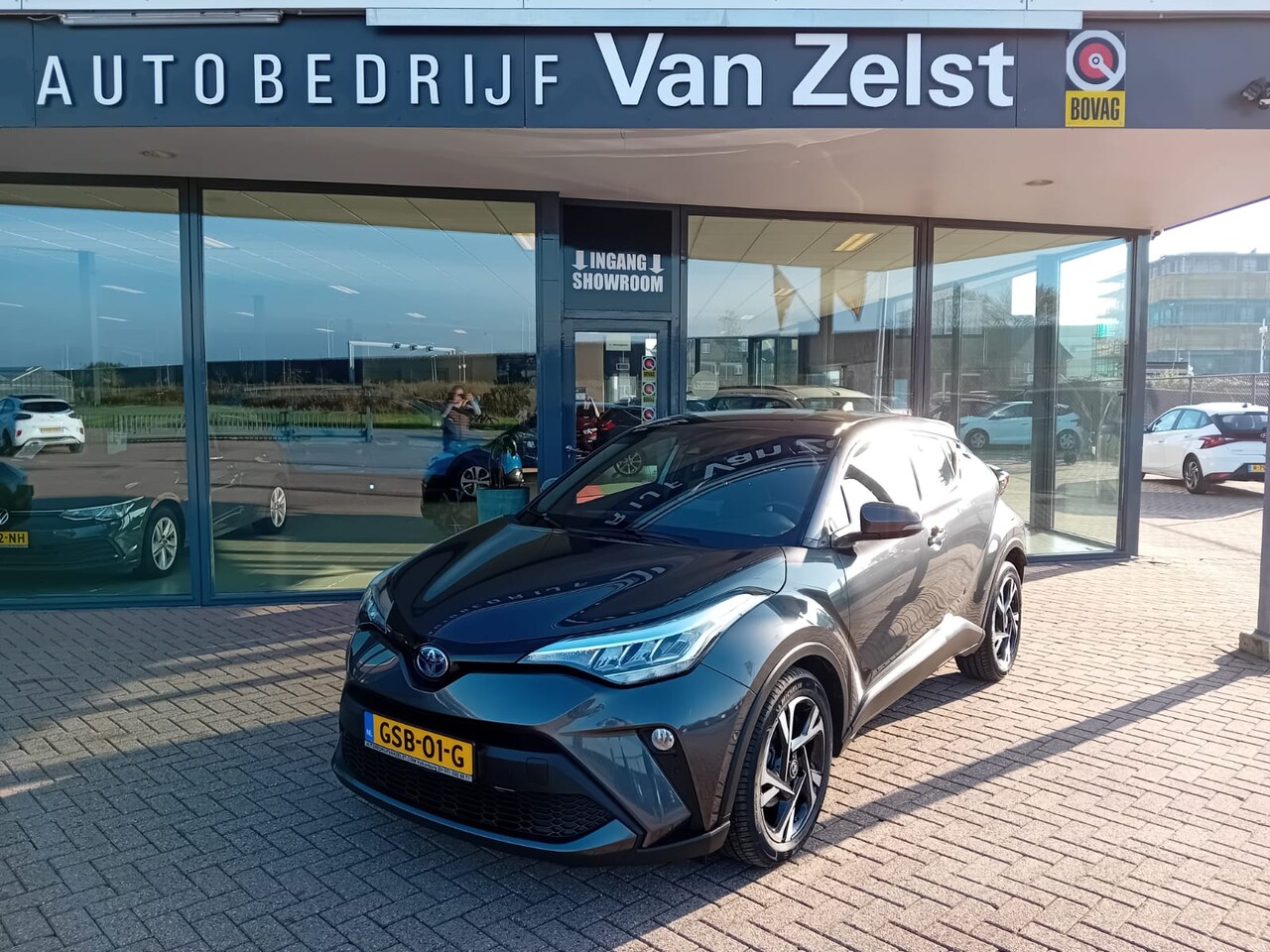 Toyota C-HR - 1.8 Hybrid Dynamic Autoomaat, Airco(automatisch), Carplay/Android auto, Navigatie, Parkeer - AutoWereld.nl