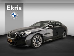 BMW 5-serie - Sedan 530e | M-Sportpakket | LED | HUD | Trekhaak | Schuifdak | Comfortzetels | DAB | Harm