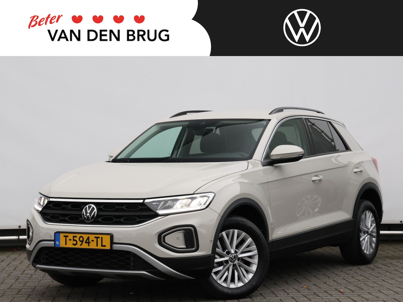 Volkswagen T-Roc - 1.0 TSI Life 110pk | LED | Navigatie | Cruise control | Spiegelpakket - AutoWereld.nl