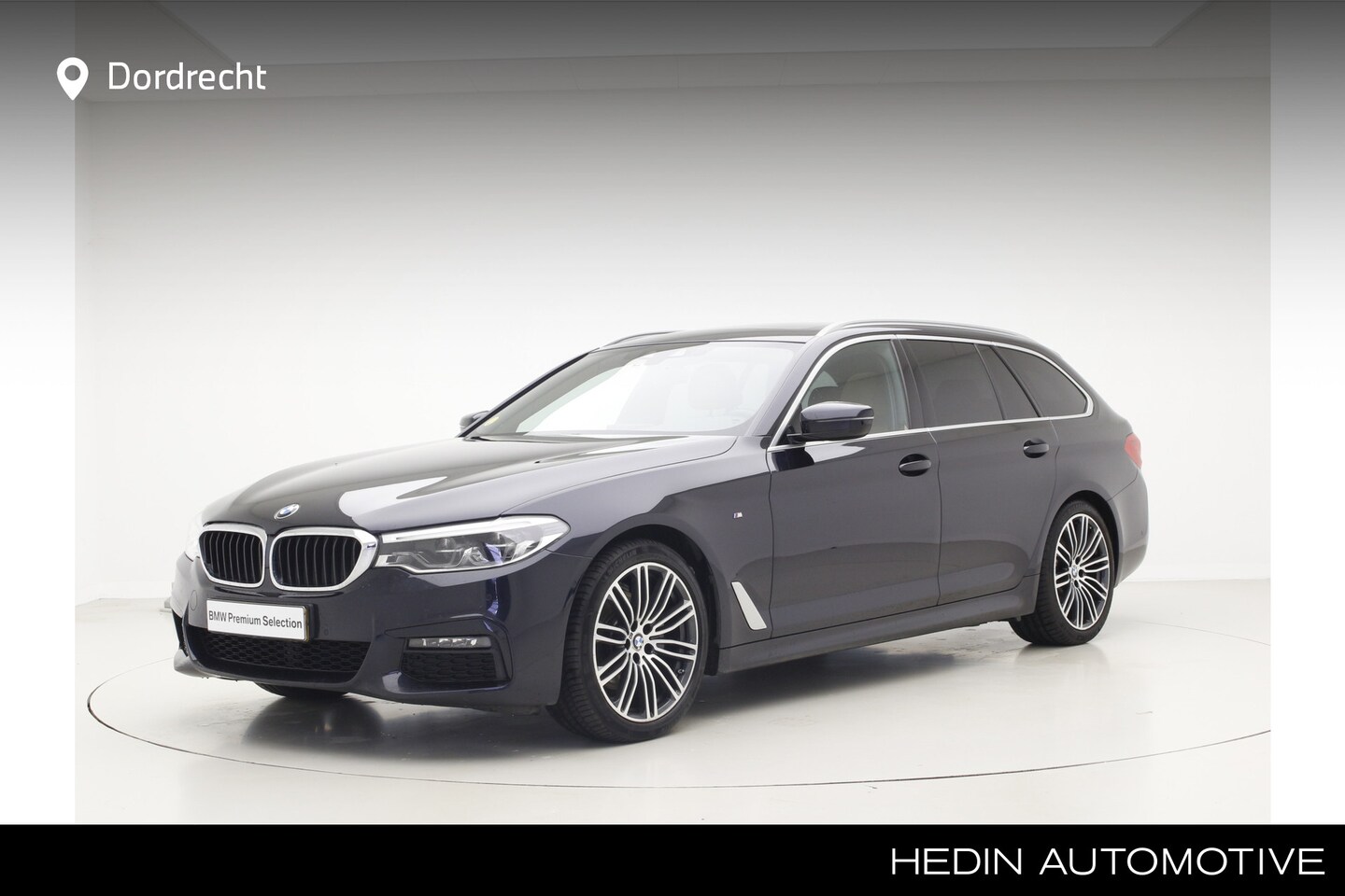 BMW 5-serie Touring - 518d M-Sport | Trekhaak | Camera | 19" | Panorama - AutoWereld.nl