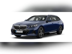 BMW 5-serie Touring - 530e M-Sport Edition | 20 inch LM | Glazen Panoramadak | Driving Assistant Plus