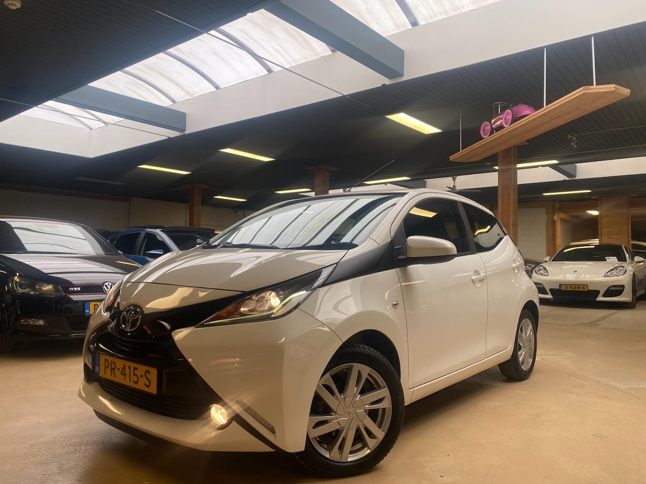 Toyota Aygo - 1.0 VVT-i x-play Nwe Apk Nwe Koppelingset Airco Cruise Control - AutoWereld.nl