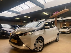 Toyota Aygo - 1.0 VVT-i x-play Nwe Apk Nwe Koppeling Airco Cruise Control