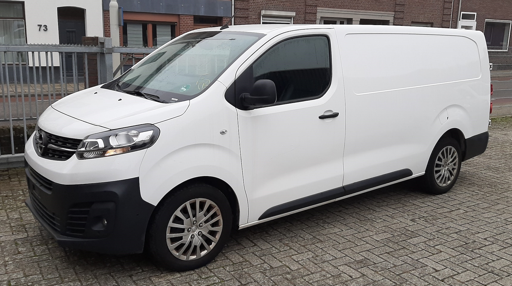 Opel Vivaro - 2.0 CDTI L3H1 Irmscher Sport - AutoWereld.nl