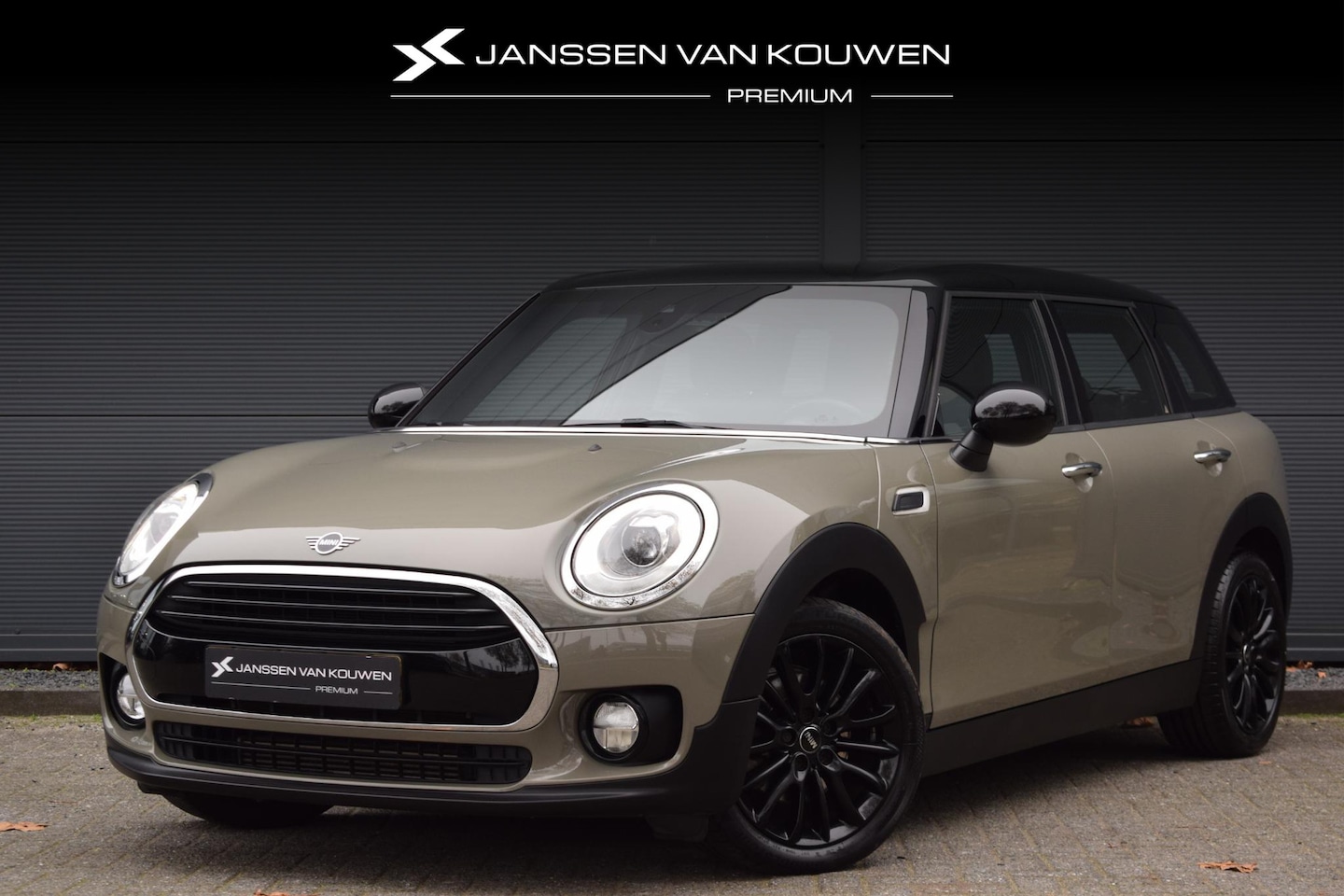 MINI Clubman - Mini 1.5 Cooper Business Edition Automaat Stoelverwarming Navi LED Koplampen - AutoWereld.nl