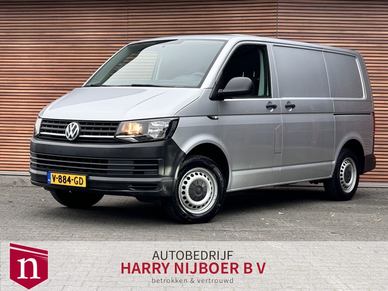 Volkswagen Transporter - 2.0 TDI Comfortline Trekhaak / 2 x schuifdeur / Navi / Carplay / Airco enz enz - AutoWereld.nl