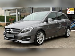 Mercedes-Benz B-klasse - 180 Ambition / LED VERLICHTING / TREKHAAK / CRUISE / NL AUTO