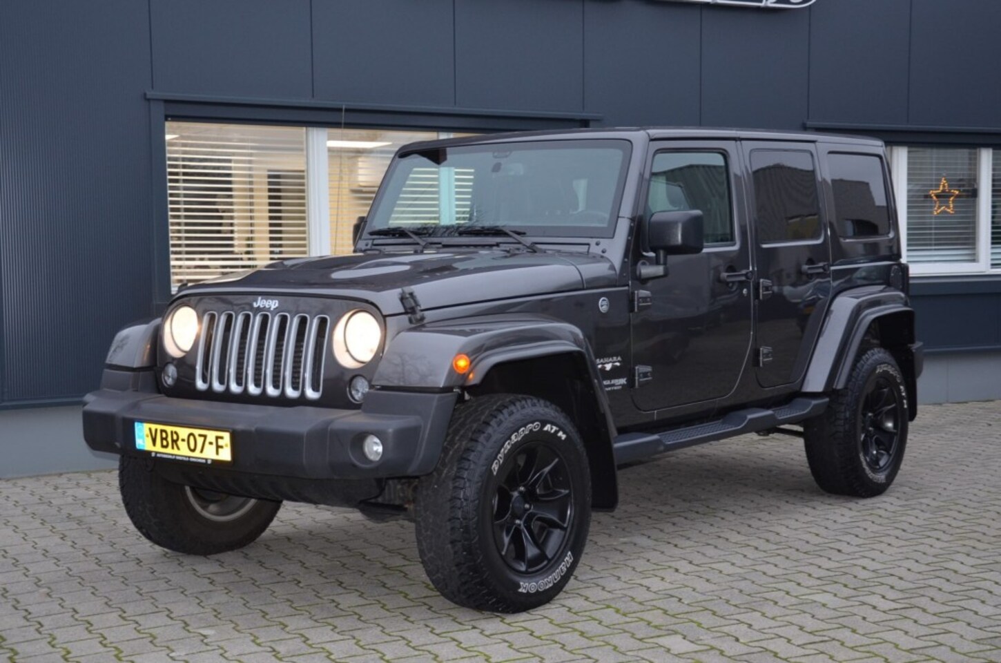 Jeep Wrangler Unlimited - 2.8D SAHARA Unlimited Moparone Hardtop Grijskenteken. - AutoWereld.nl